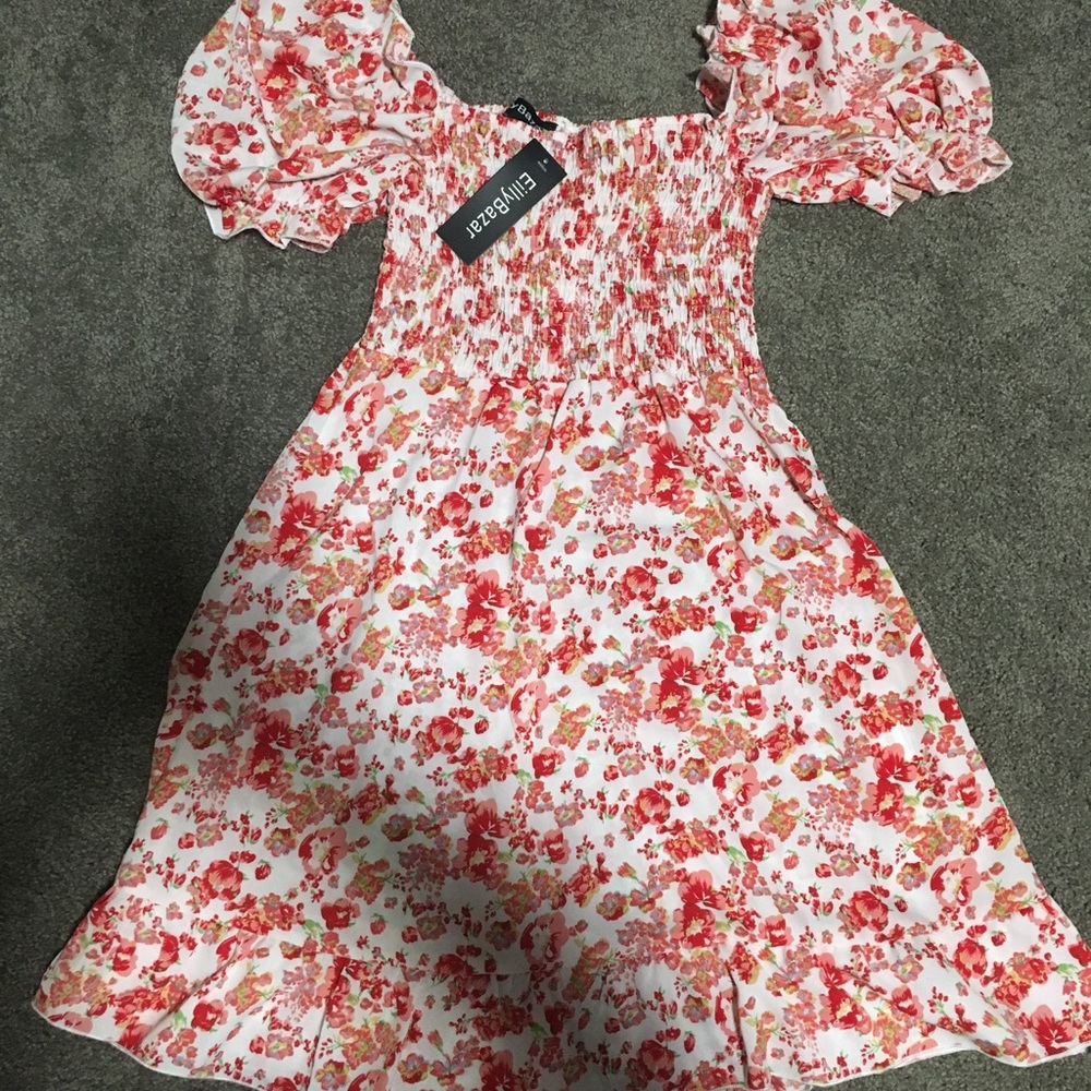 BEAUTIFUL FLORAL DRESS!!